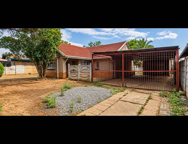 4 BEDROOM FREESTANDING FOR SALE IN VANDERBIJLPARK CE 2